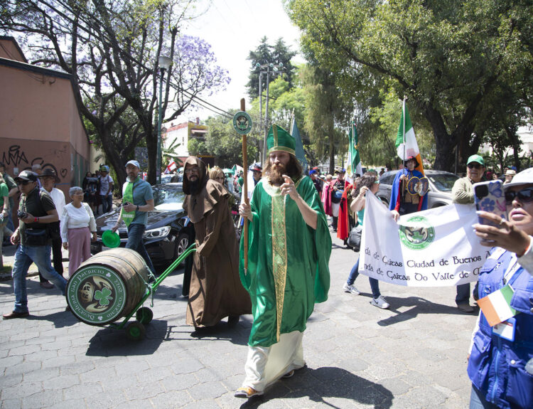 "Un desfile colorido y lleno de tradición en Coyoacán" Fotos Hermes Quetzalcóatl.