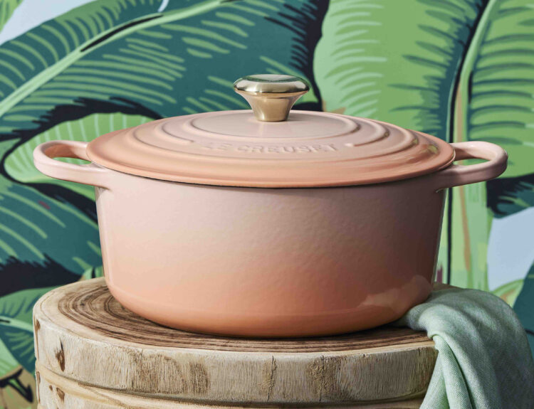 Color Pêche de Le Creuset: frescura veraniega en tu cocina