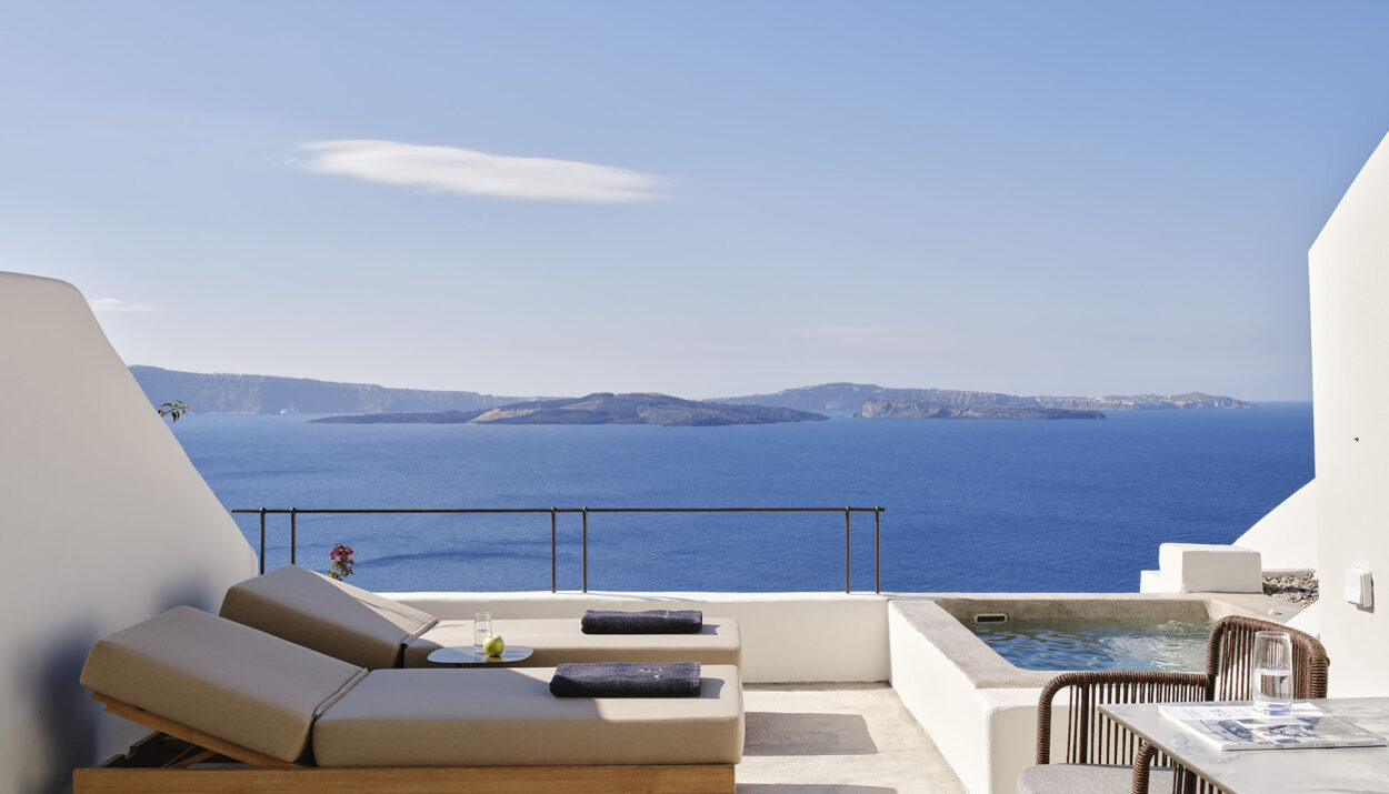 Andronis Luxury Suites renueva su oferta en Santorini este verano