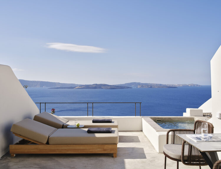 Andronis Luxury Suites renueva su oferta en Santorini este verano