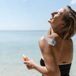 Cómo proteger tu piel durante la canícula con ayuda de tres básicos solares