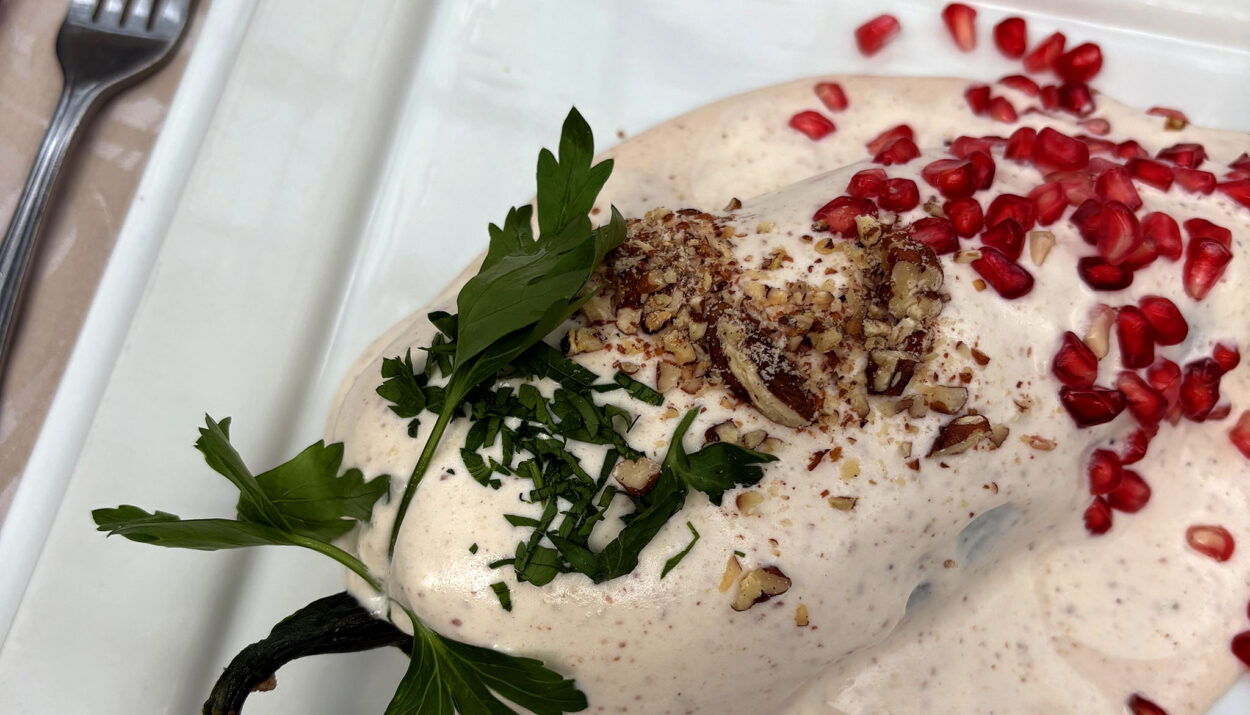 Hotel Geneve presenta su tradicional Chile en nogada en Veranda Bistro