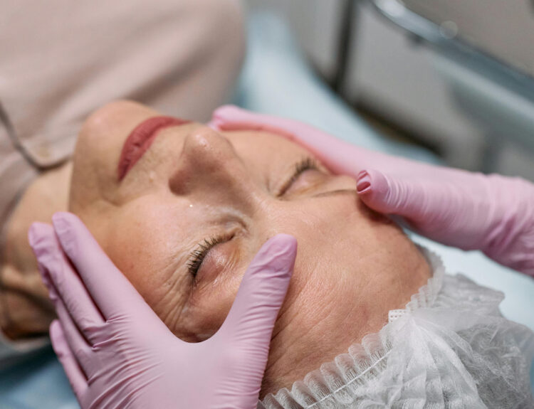 Tratamientos de rejuvenecimiento facial sin bisturí por De Rungs