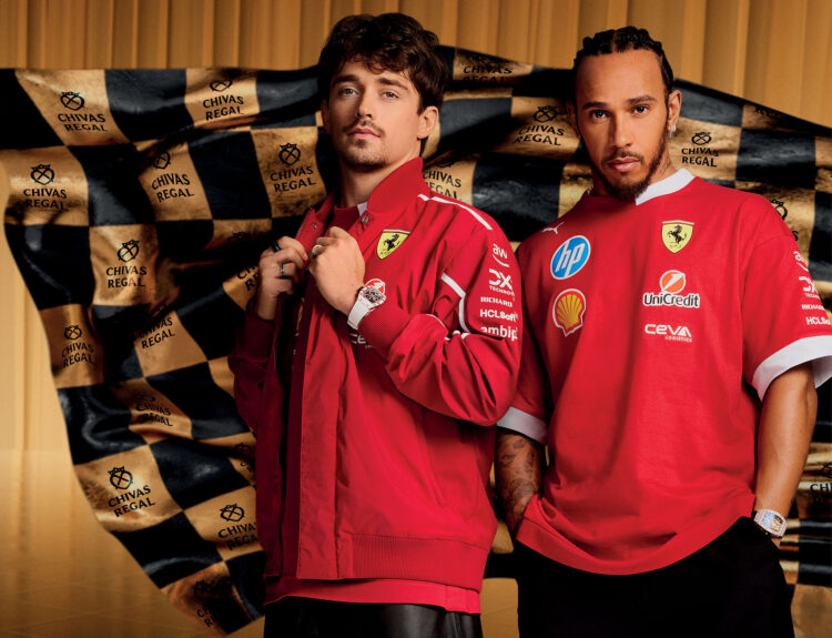 El lujo y la precisión se unieron en el Gran Premio de Italia en Monza, donde Chivas Regal presentó “A Tribute to the Scuderia Ferrari HP Pit Crew”. Este cortometraje celebra a los héroes invisibles del automovilismo que —desde las sombras— hacen posible cada triunfo en la pista.