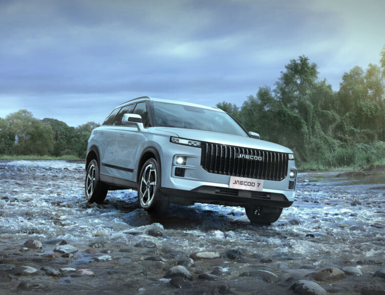 La llegada a México de la JAECOO 7 2025 marca una nueva era para los amantes del estilo de vida premium que buscan una SUV capaz de combinar lujo, diseño y aventura en un solo vehículo. Este modelo se convierte en un referente dentro del universo todoterreno gracias a su equilibrio entre tecnología, confort y potencia.
