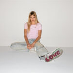 El amor no tiene una sola forma, y este San Valentín, Converse lo celebra con una colección que abraza todas las maneras de sentir, conectar y expresarse. ‘Chucks Enamorados’ llega como una propuesta fresca, alegre e inclusiva que transforma el clásico ADN de Chuck Taylor en un manifiesto de ternura.