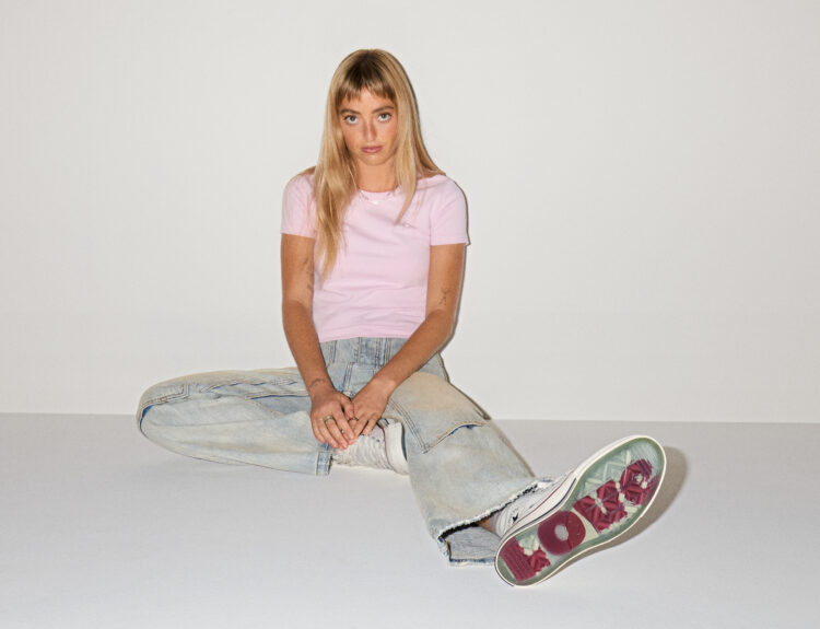 El amor no tiene una sola forma, y este San Valentín, Converse lo celebra con una colección que abraza todas las maneras de sentir, conectar y expresarse. ‘Chucks Enamorados’ llega como una propuesta fresca, alegre e inclusiva que transforma el clásico ADN de Chuck Taylor en un manifiesto de ternura.