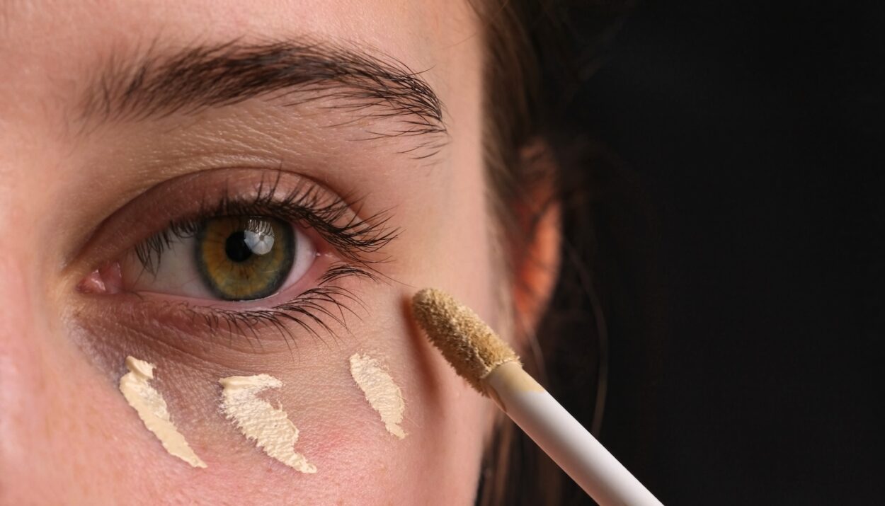 Brilla este San Valentín: 5 trucos de maquillaje a prueba de citas y el corrector como aliado infalible